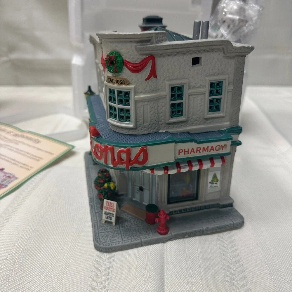 Lemax Longs Corner Store Lighted Building, 2006 Retired Village Collection 65453